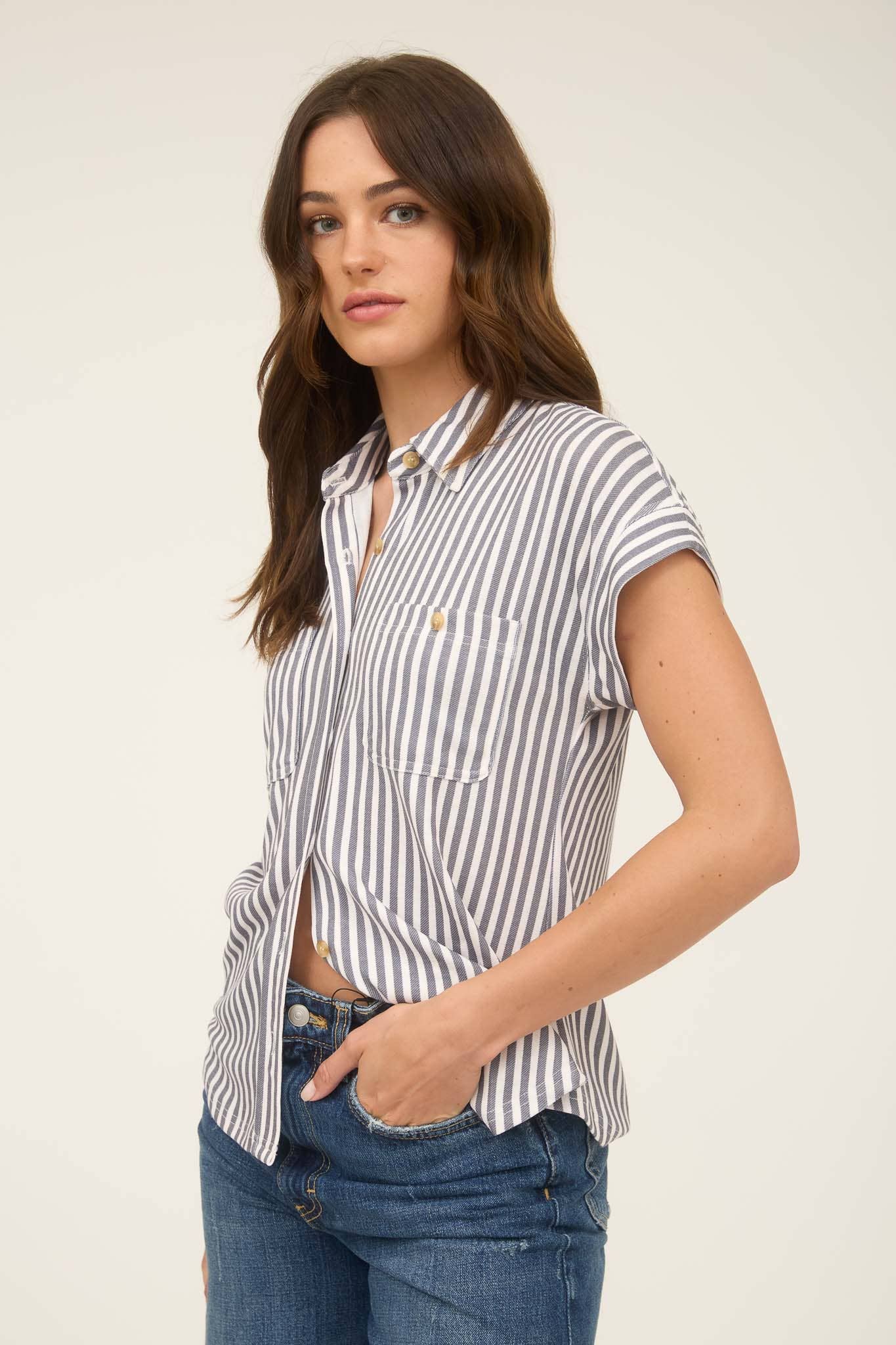 STRIPE COLLARED SHORT SLEEVE BUTTON DOWN TOP